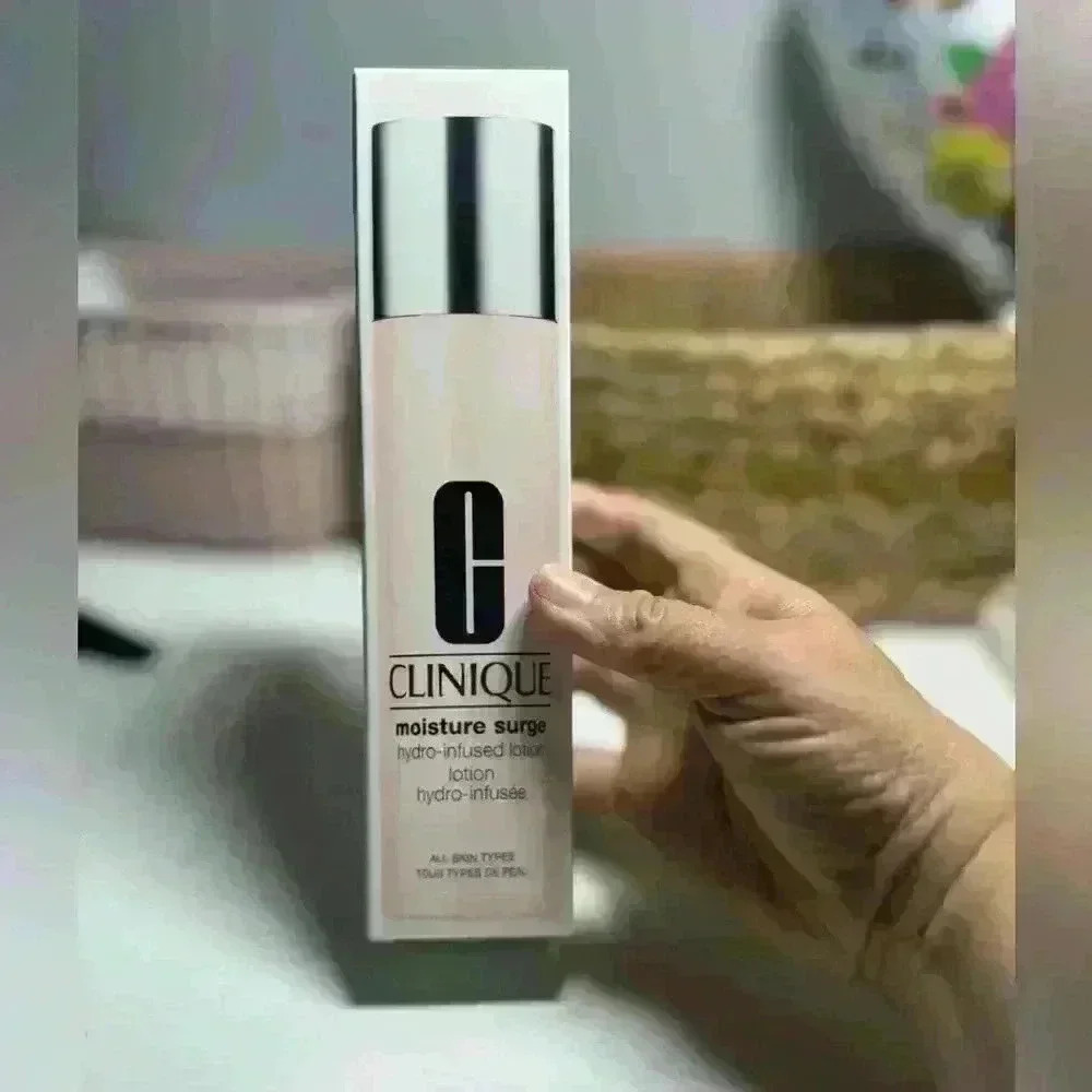 Clinique Moisture Surge Hydra-infused
Lotion 200ml/6.7oz All Skin
